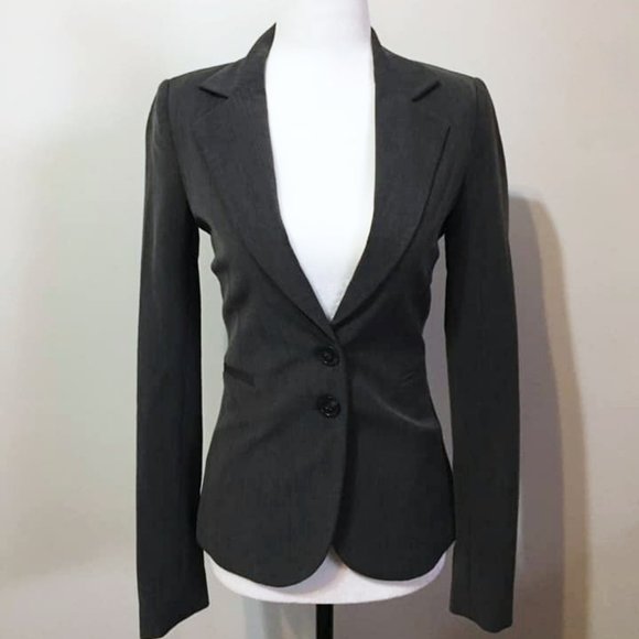 Suzy Shier Jackets & Blazers - 💥3/$20💥 Suzy Shier Gray Fitted Blazer